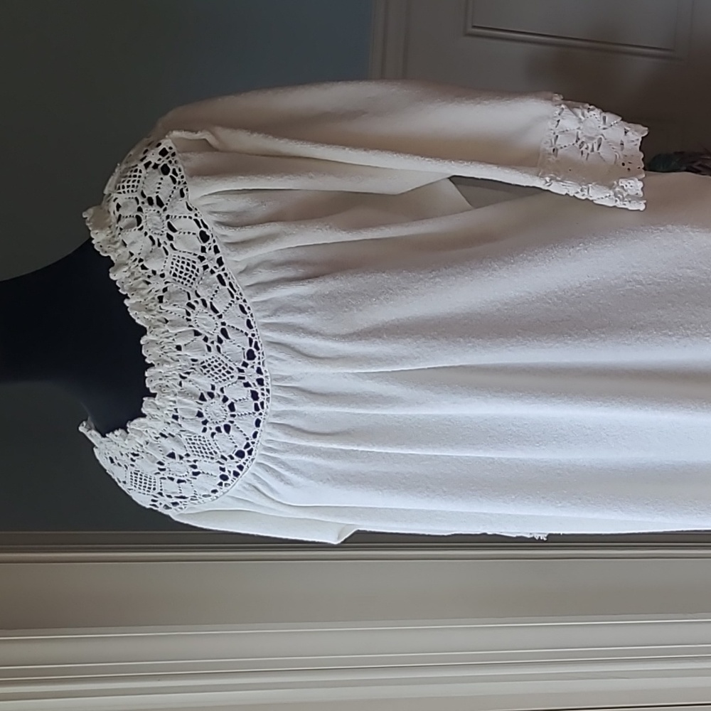 Vintage Miss Elaine Terry Robe Crocheted Bobbin Lace Neckline Off White Petite